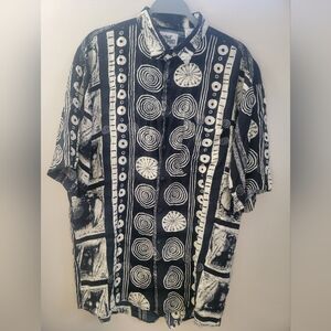 Funky Black And White Short-Sleeved Button Up (Mens Size Large)